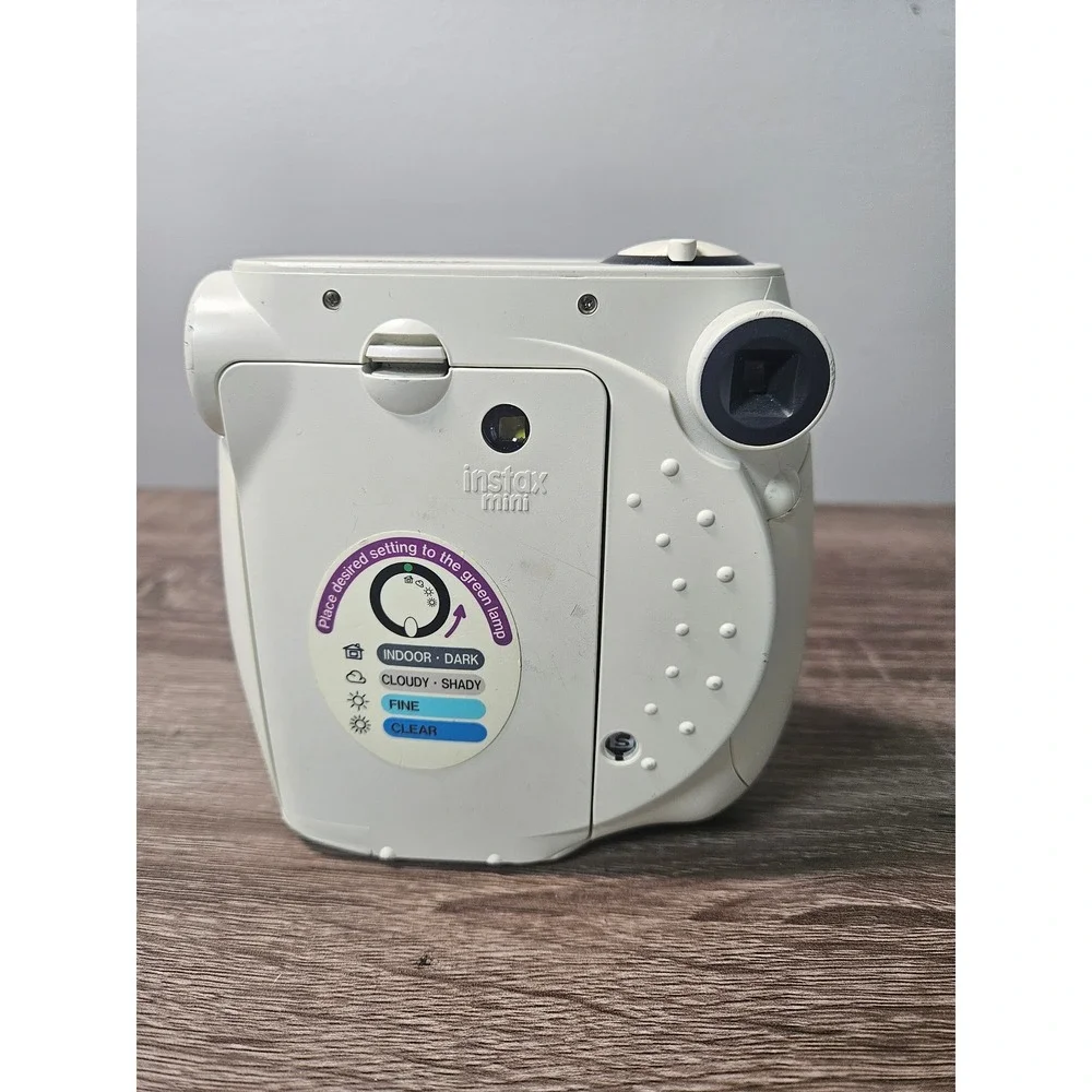 Fujifilm Instax Mini 7S Instant Film Camera White Fujinon 60mm Lens Retro